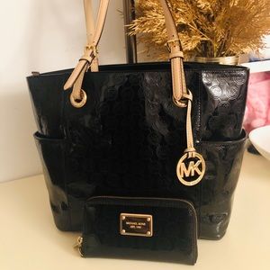 Sold Michael Kors Jet set monochrome